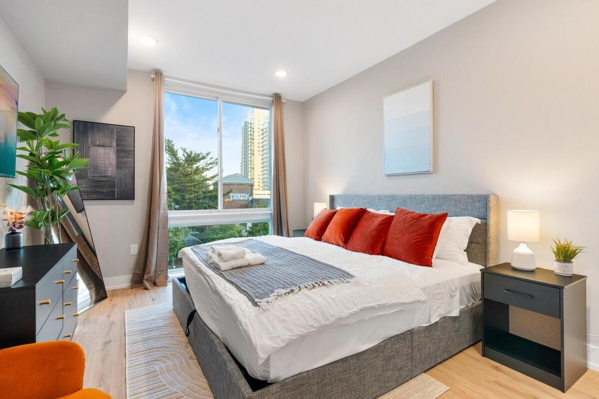 Apartment 5 Mins To Old Town! Sleeps 4! With Rooftop Views! Philadelphia