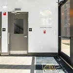 5 Mins To Old Town! Sleeps 4! With Rooftop Views!