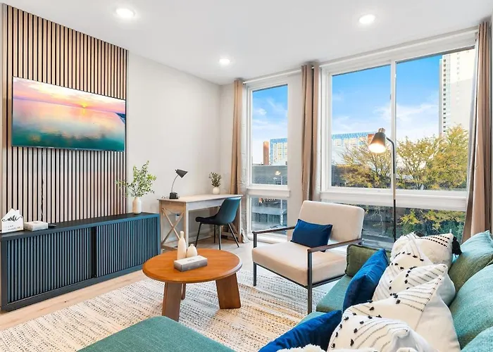 5 Mins To Old Town! Sleeps 4! With Rooftop Views!