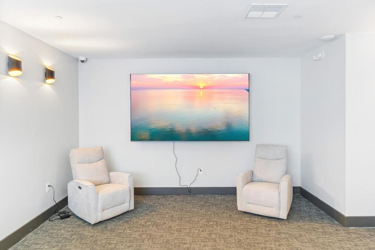 5 Mins To Old Town! Sleeps 4! With Rooftop Views! *