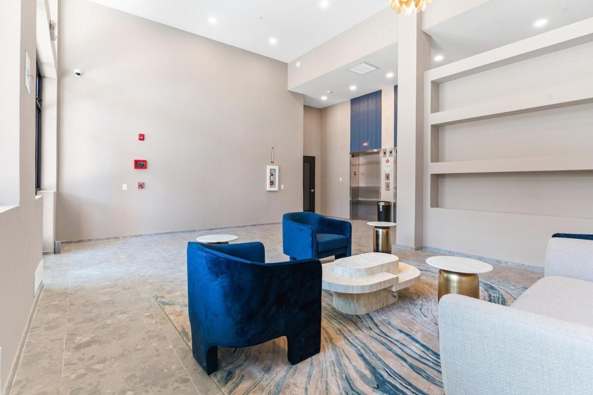 5 Mins To Old Town! Sleeps 4! With Rooftop Views! *