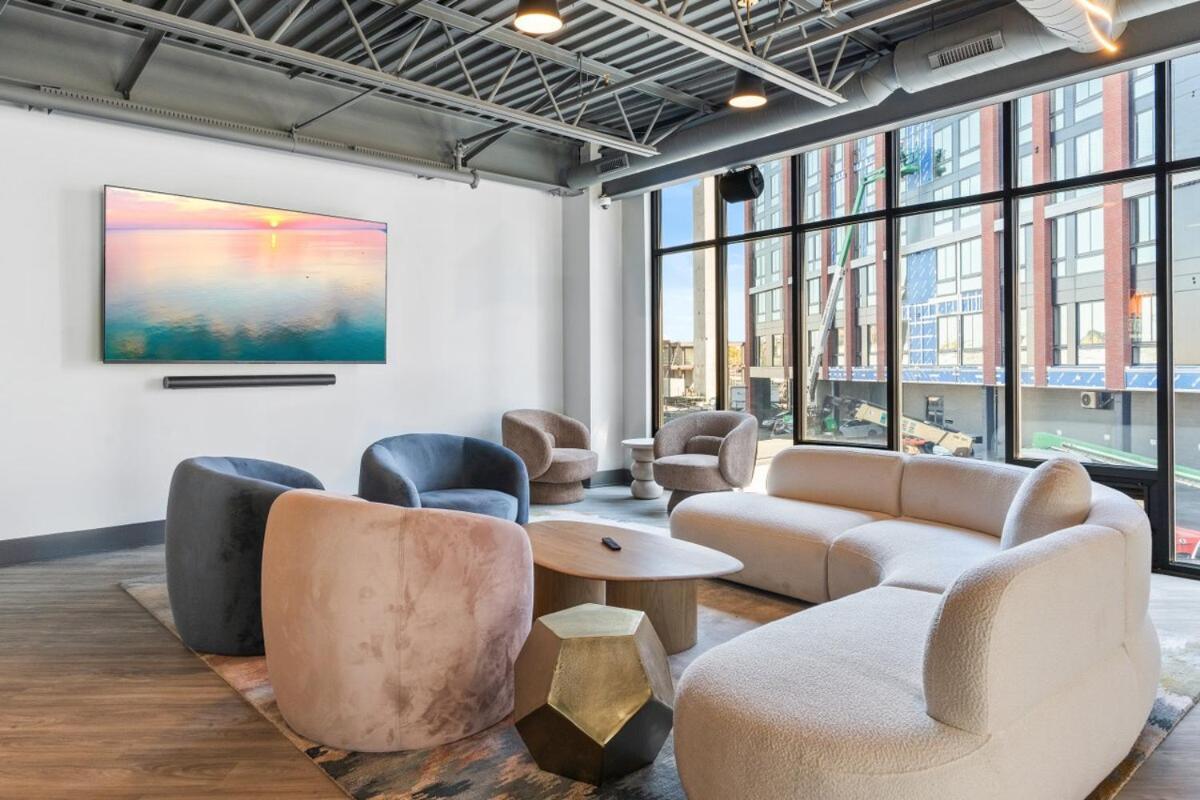 Apartment 5 Mins To Old Town! Sleeps 4! With Rooftop Views!