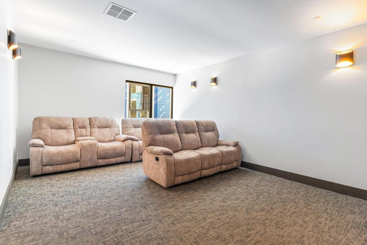 5 Mins To Old Town! Sleeps 4! With Rooftop Views! *