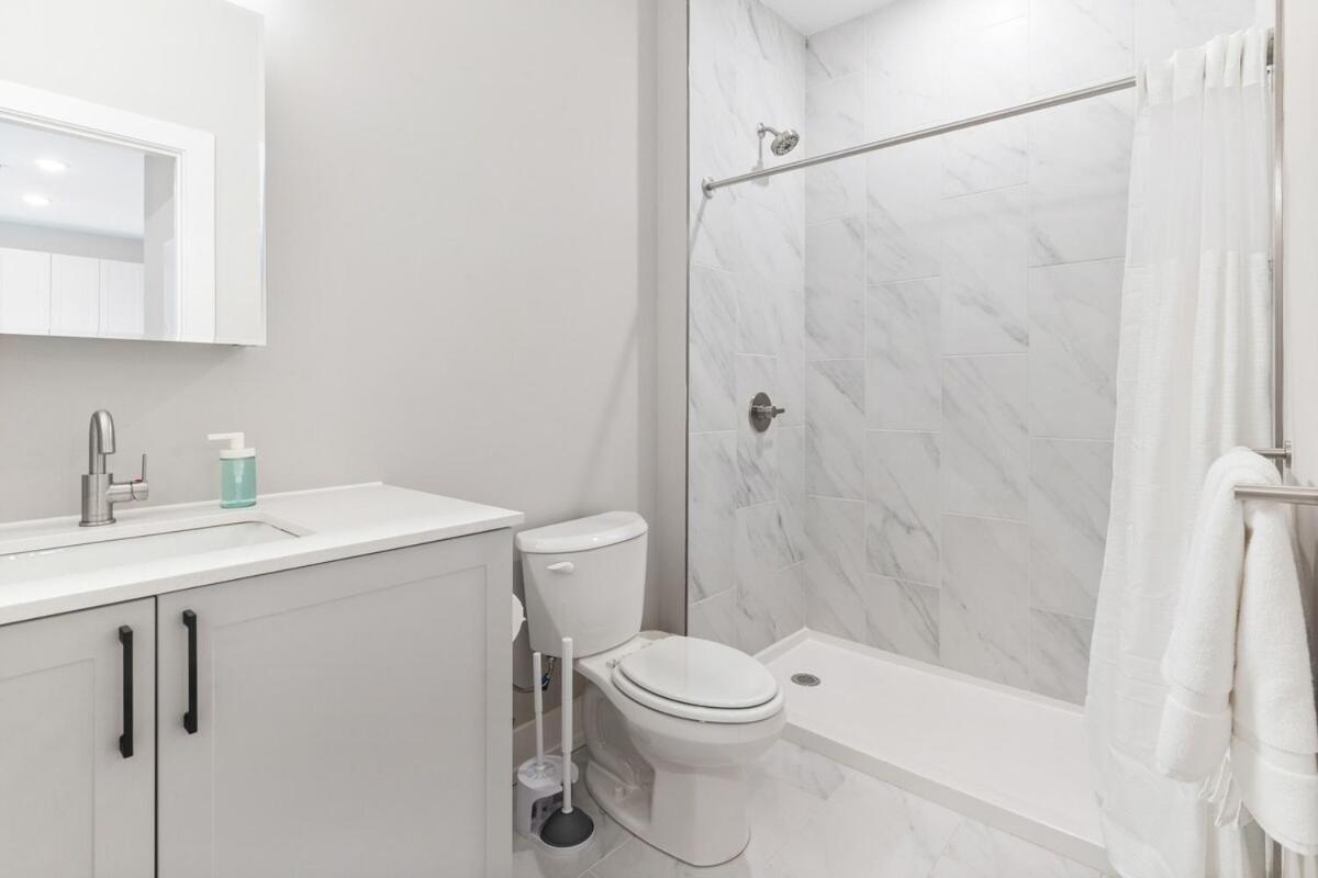 Apartment 5 Mins To Old Town! Sleeps 4! With Rooftop Views! *