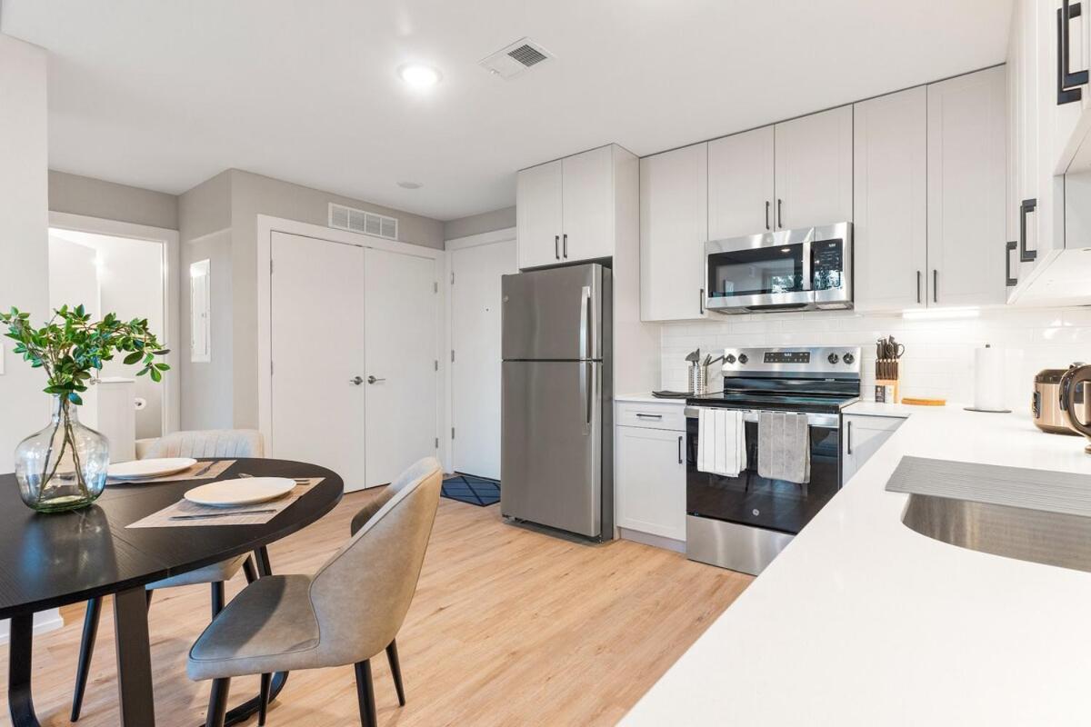 5 Mins To Old Town! Sleeps 4! With Rooftop Views! Philadelphia