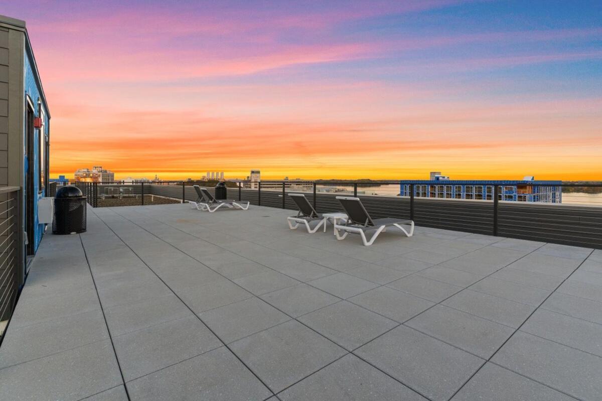 5 Mins To Old Town! Sleeps 4! With Rooftop Views! Philadelphia