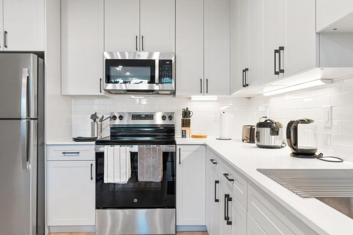 5 Mins To Old Town! Sleeps 4! With Rooftop Views! Apartment
