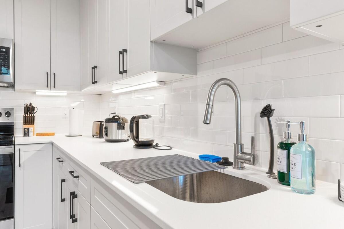 Apartment 5 Mins To Old Town! Sleeps 4! With Rooftop Views! Philadelphia