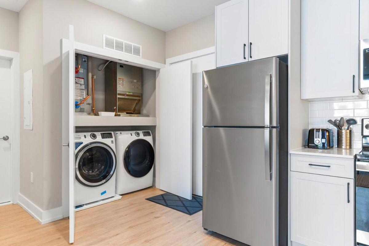 5 Mins To Old Town! Sleeps 4! With Rooftop Views! Philadelphia