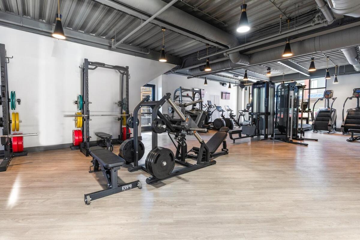5 Mins To Old Town! Sleeps 4! With Rooftop Views! *