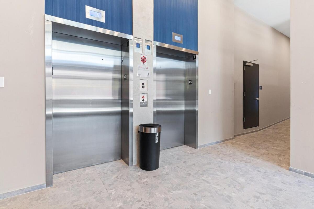 5 Mins To Old Town! Sleeps 4! With Rooftop Views! Philadelphia
