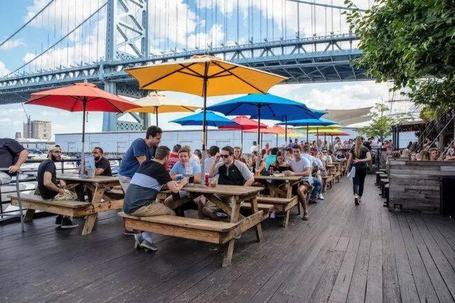 5 Mins To Old Town! Sleeps 4! With Rooftop Views! * Philadelphia