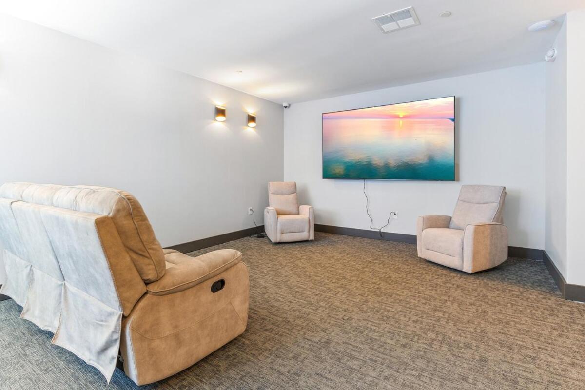 5 Mins To Old Town! Sleeps 4! With Rooftop Views! Apartment