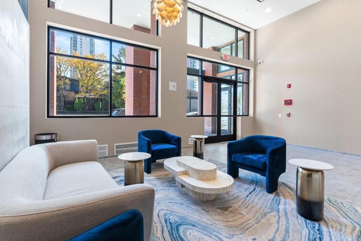 5 Mins To Old Town! Sleeps 4! With Rooftop Views! Apartment *